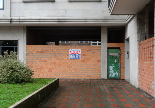 Venta de local comercial de 75 m2 en Rua  Orotava- Ponteareas